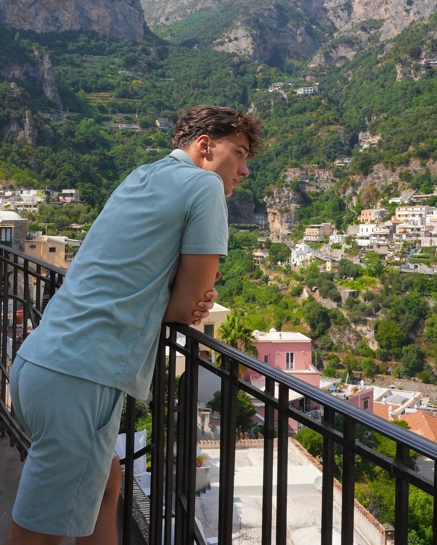 Pacchetto Esclusivo: Camicia Elegante + Shorts in Omaggio